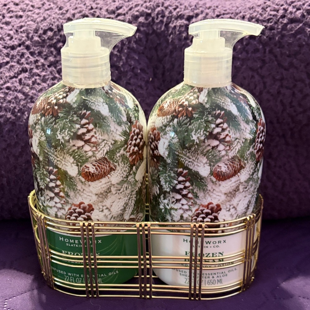 NEW … Soap and lotion Set, with wire caddy